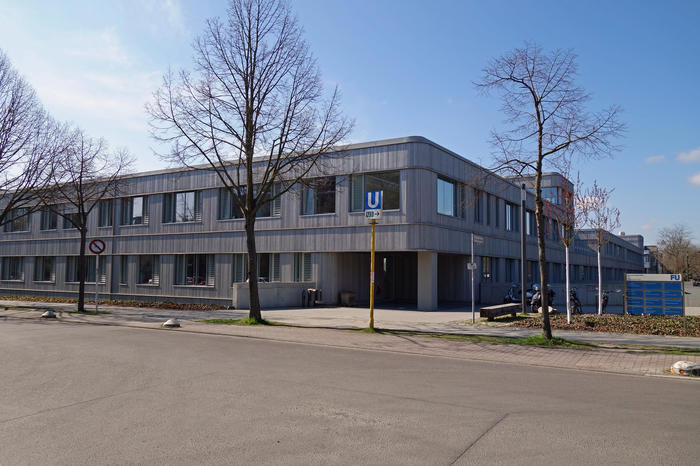 Fabeckstr. 23/25, Blick vom Rudi-Dutschke-Weg