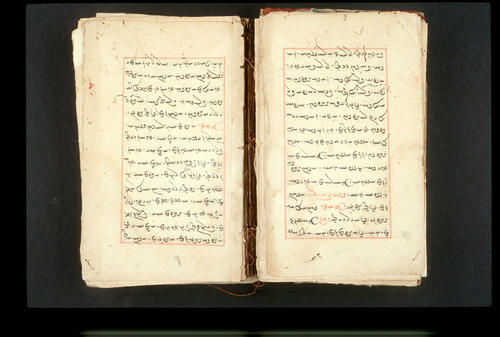 Folios 7v (right) and 8r (left)