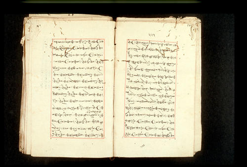 Folios 221v (right) and 222r (left)