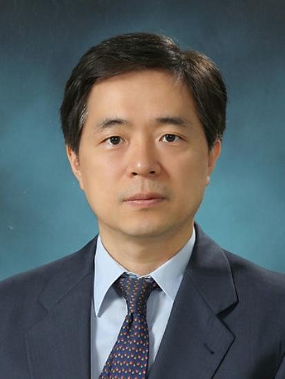 Dr. <b>Kim Seong</b>-Soo von der südkoreanischen &quot;Hankuk University of Foreign <b>...</b> - Prof_Dr_Kim