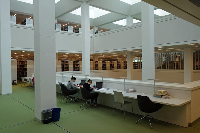 Campus-Bibliothek, EG und 1. OG mit Arbeitsplätzen
