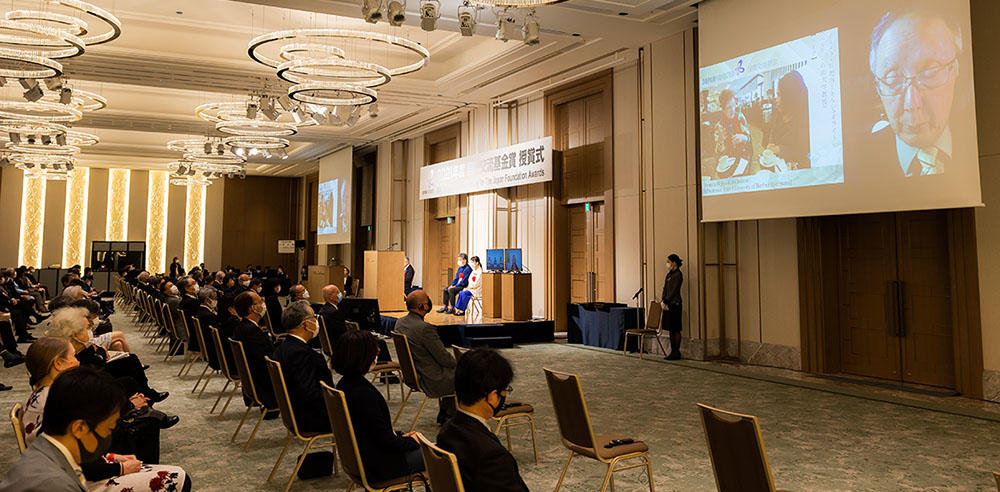 Presentation Ceremony in Tokyo