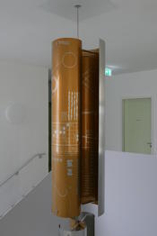 Installationen im Treppenhaus - Fabeckstraße 23-25