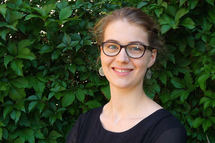 Projektkoordinatorin Sarah Delere studiert an der Freien Universität Katholische Theologie, Politikwissenschaft und Geschichte