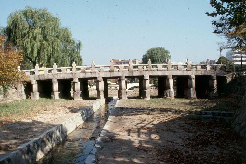 Sup’yogyo (1420) - Steinbrücke, die der Bewässerung in Seoul diente.