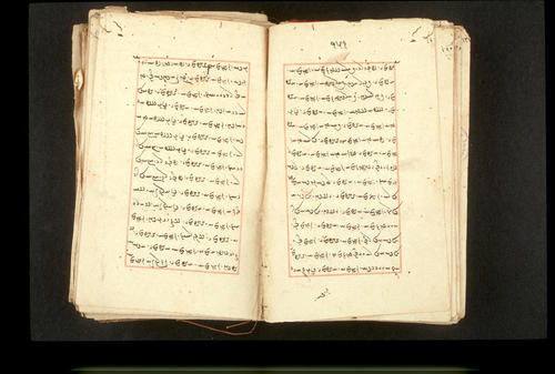 Folios 151v (right) and 152r (left)