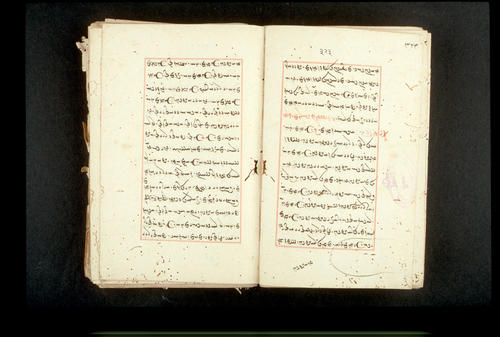 Folios 323v (right) and 324r (left)