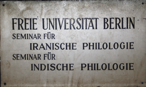 Schild des ehemaligen Seminars für Iranische Philologie