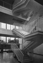 Bauzeitliches Foto des Treppenhauses. Aus: Deutsche Bauzeitschrift 1969, S. 2465