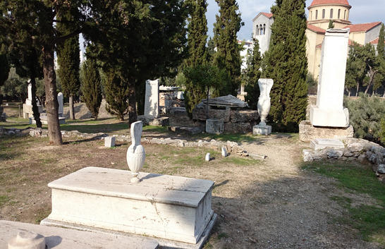 Fig. 1: Grabbezirke mit Lutrophorenmonumenten im Kerameikos von Athen