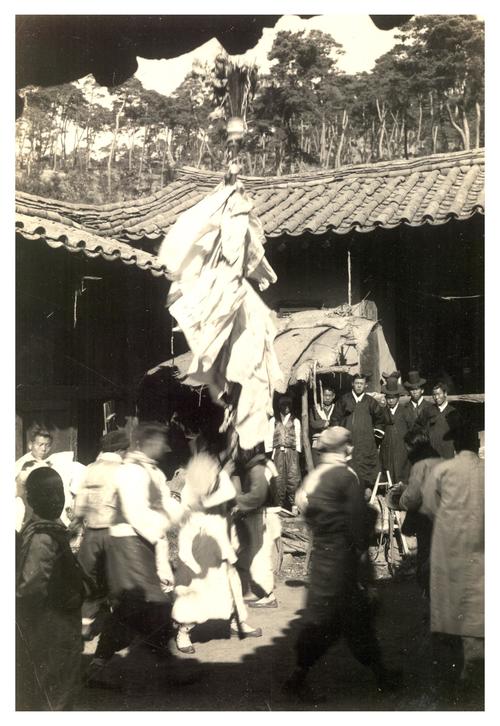 madang-ku (Kut im Hof) in Andong, 1933