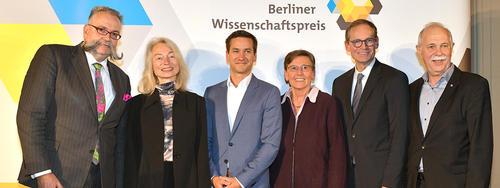 Prof. Dr. Beatrice Gruendler wird mit dem Berliner Wissenschaftspreis 2019 geehrt.