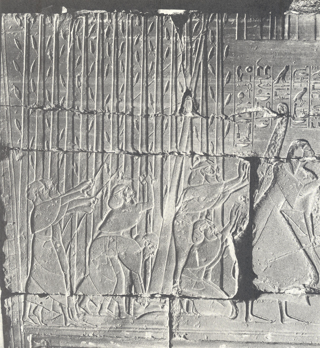 Relief mit der Darstellung von Holzschnitt